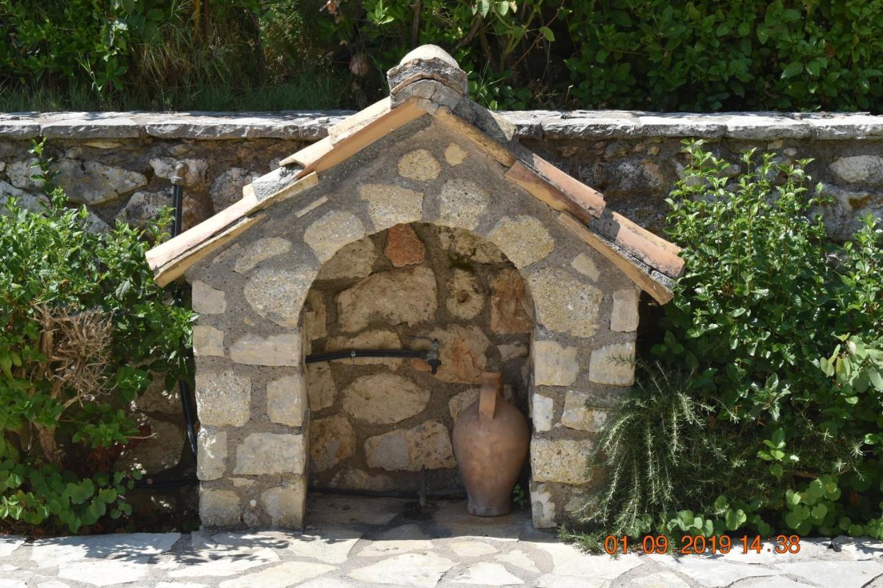 Estate Dafnopanagia Villa Magda Asprogerakata 외부 사진
